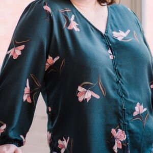 AVA & VIV Dark Green Blouse with Pink Floral Design NWT size 3X